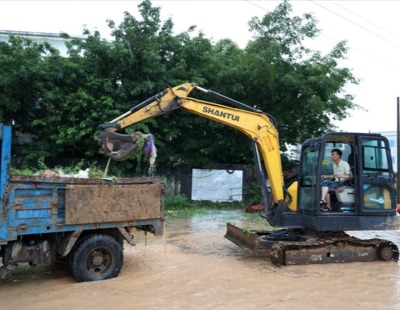 他一搂我就知道跑不了了