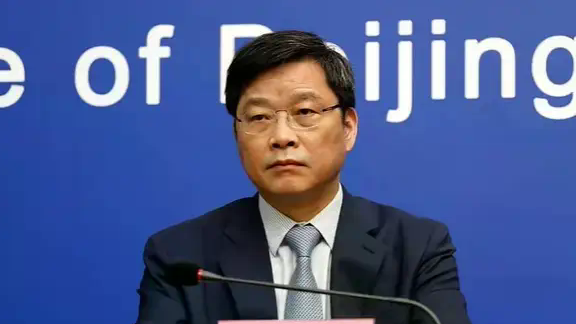 李强出席2026年夏季达沃斯论坛工商界代表座谈会