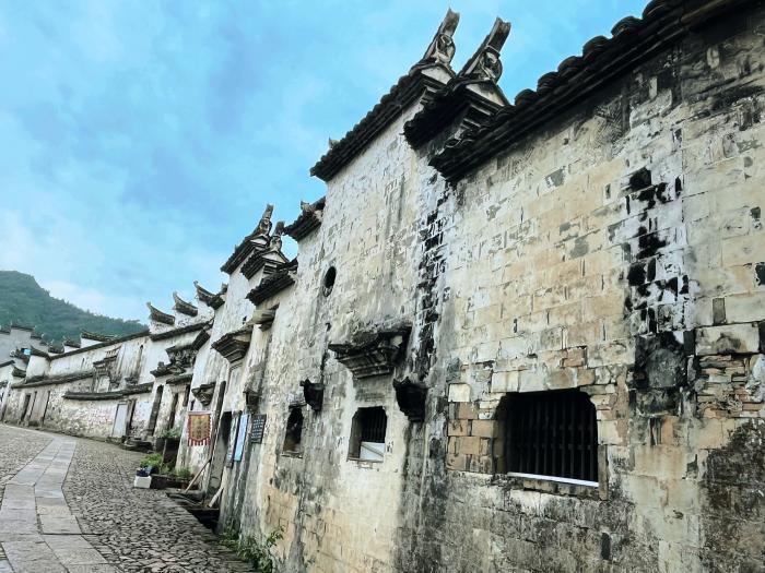 让伟大建党精神代代相传