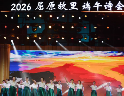 老头乐冲卡上高速逆行遇车祸